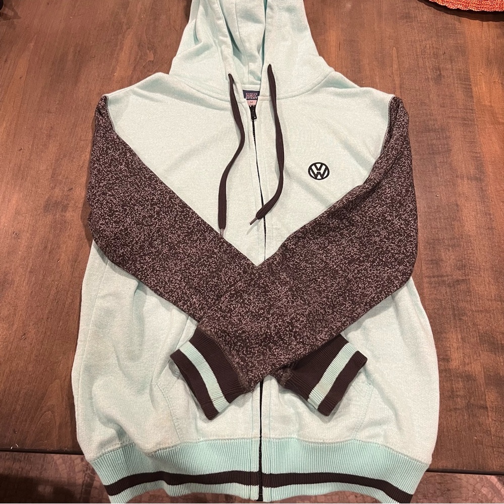 Volkswagen zip up hoodie (M)